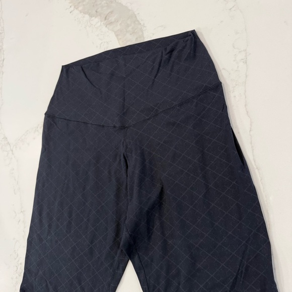 SHEFIT Boss Leggings High Rise 7/8 Length Compression Women’s Luxe/Large Black - Picture 9 of 13